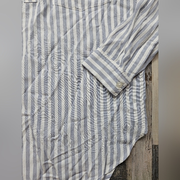 Rails Women's Small Blue White Stripes Blouse Half Button Rounded Hem - Picture 6 of 8